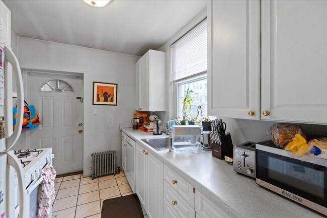 6426 N Newgard Ave, Unit 1E