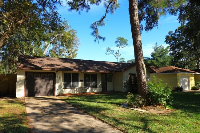 58 Caladium Ct in Lake Jackson, TX - Building Photo - Building Photo