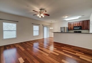 1900 Little Elm Trail in Cedar Park, TX - Foto de edificio - Building Photo