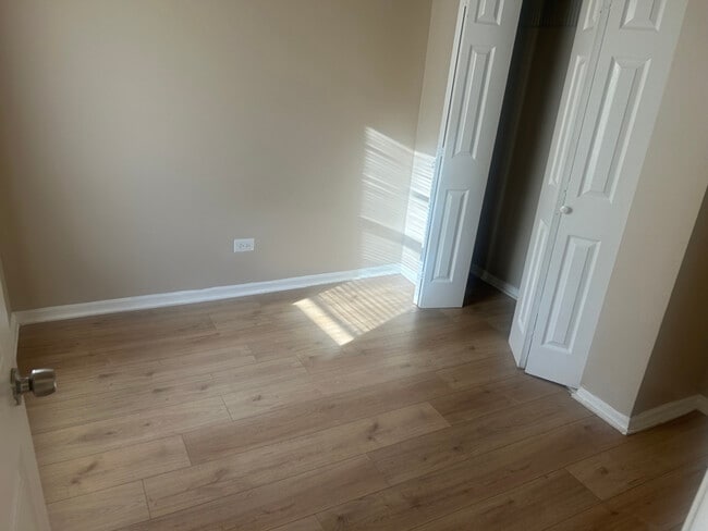 956 E 76th St in Chicago, IL - Building Photo - Building Photo