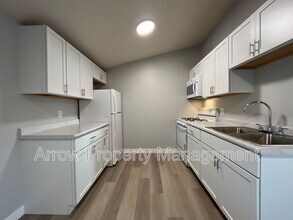 877 N 26th St in Lincoln, NE - Foto de edificio - Building Photo