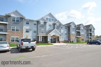 Cypress Court in St. Cloud, MN - Foto de edificio - Building Photo