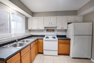 839 Bishop Ave in Aurora, IL - Foto de edificio - Building Photo