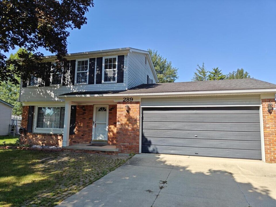 289 Selkirk St in Canton, MI - Building Photo