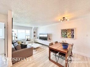 120 Bell Farm Rd in Barrie, ON - Building Photo - Building Photo