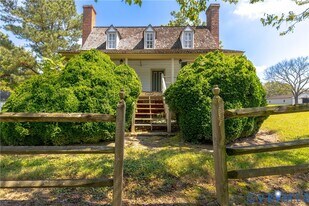 11826 Colonial Trail W in Surry, VA - Building Photo