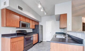 6620 Gessner Rd in Houston, TX - Building Photo - Building Photo