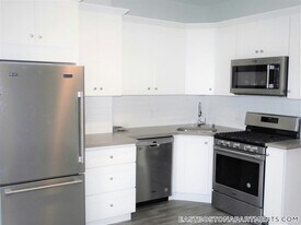195 Maverick St in Boston, MA - Building Photo