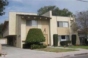 2411 Clark Ln in Redondo Beach, CA - Foto de edificio