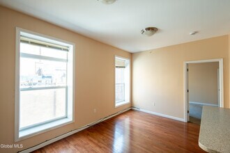 31-33 N Pearl St in Albany, NY - Building Photo - Building Photo