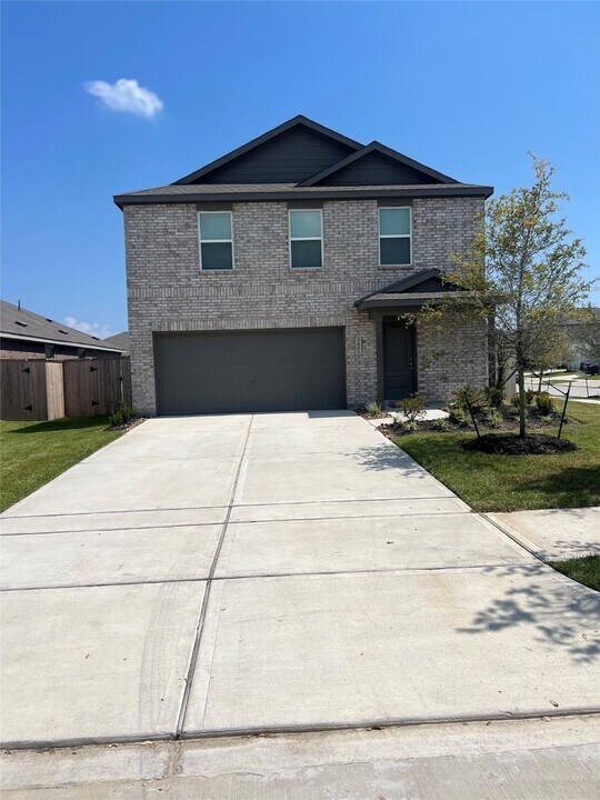5802 Standpiper Lp in Baytown, TX - Building Photo
