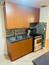 3025 The Credit Woodlands in Mississauga, ON - Building Photo - Building Photo