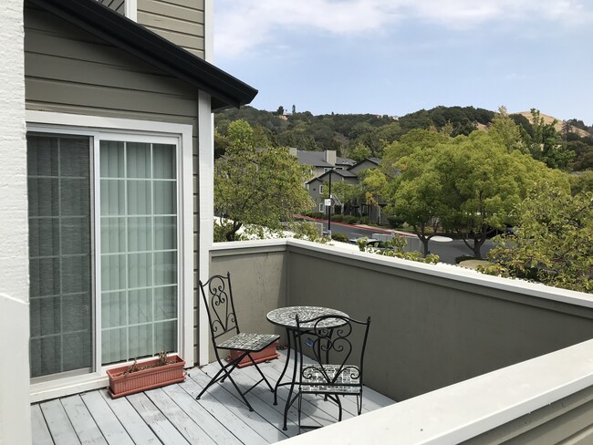 515 Canyon Oaks Dr in Oakland, CA - Building Photo - Building Photo