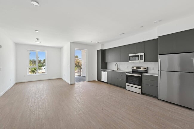 2599 Alsace in Los Angeles, CA - Building Photo - Building Photo