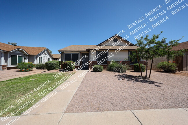 1055 N Recker Rd in Mesa, AZ - Building Photo - Building Photo