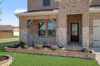 2344 Bellatrix Dr in Haslet, TX - Foto de edificio - Building Photo