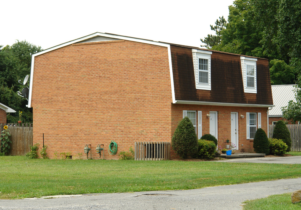 309 Seneca Trl in Ronceverte, WV - Building Photo