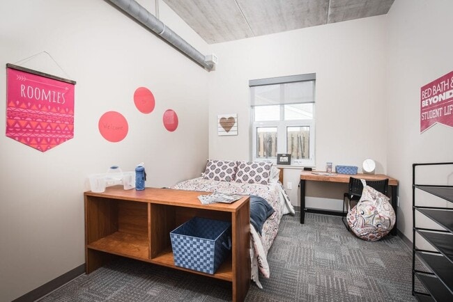 Regent Student Living in St Catharines, ON - Building Photo - Building Photo