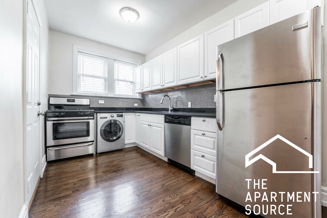 3817.5 N Greenview Ave in Chicago, IL - Building Photo