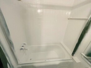 154 Hegemans Ln in Glen Head, NY - Building Photo - Building Photo