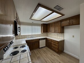 3917 Jerome Way in Bakersfield, CA - Building Photo - Building Photo