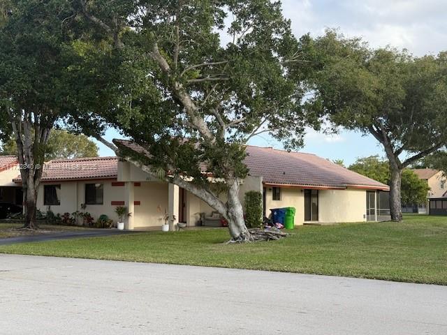 301 Lakeside Ct in Sunrise, FL - Building Photo