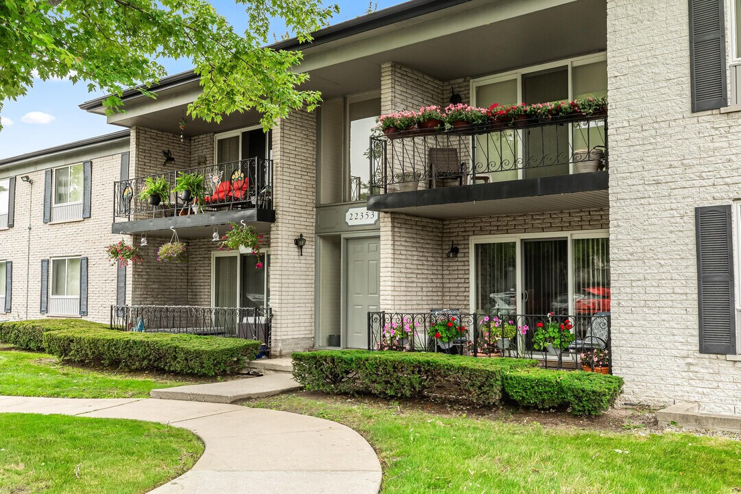 Chateau Riviera in Southfield, MI - Foto de edificio