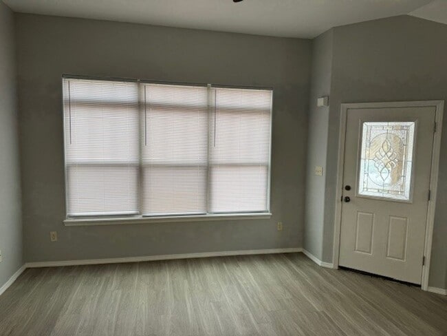 323 9th St in Charleston, AR - Building Photo - Building Photo