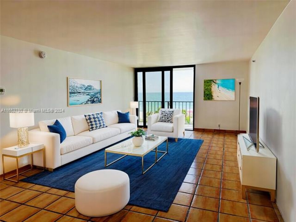 2625 Collins Ave, Unit 607 in Miami, FL - Building Photo