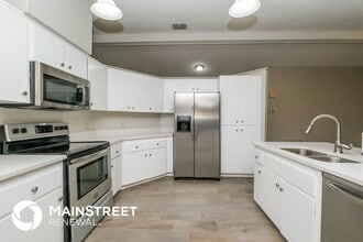 6084 Freeport Dr in Spring Hill, FL - Foto de edificio - Building Photo