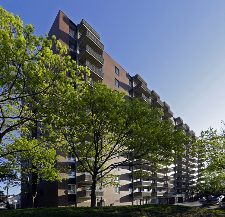 Merivale Manor in Ottawa, ON - Building Photo