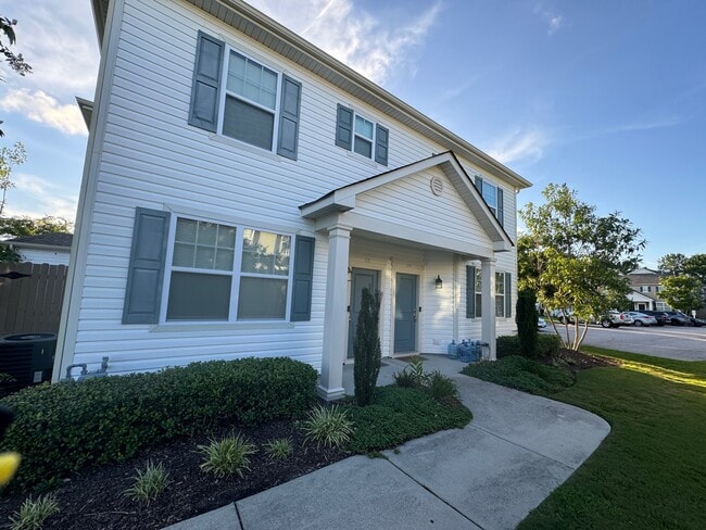 1705 Halesworth Ln in Virginia Beach, VA - Building Photo - Building Photo