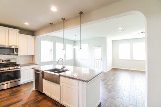 1744 Yaupon Trail Ct in Alvin, TX - Building Photo - Building Photo