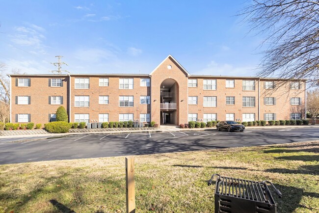 Wendover Ridge in Greensboro, NC - Building Photo - Building Photo