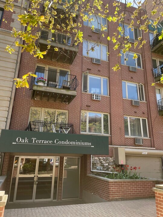 435 W Oakdale Ave, Unit 4B in Chicago, IL - Building Photo