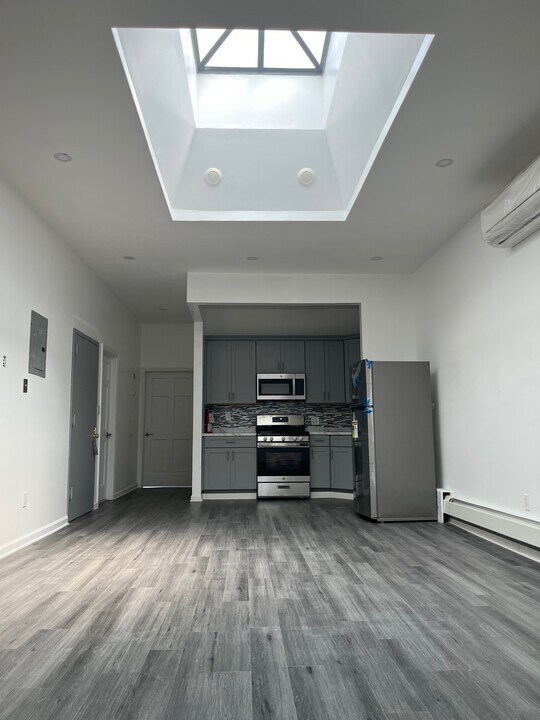 1545 Broadway, Unit 3 in Brooklyn, NY - Building Photo
