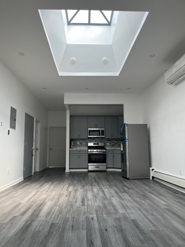 1545 Broadway, Unit 3