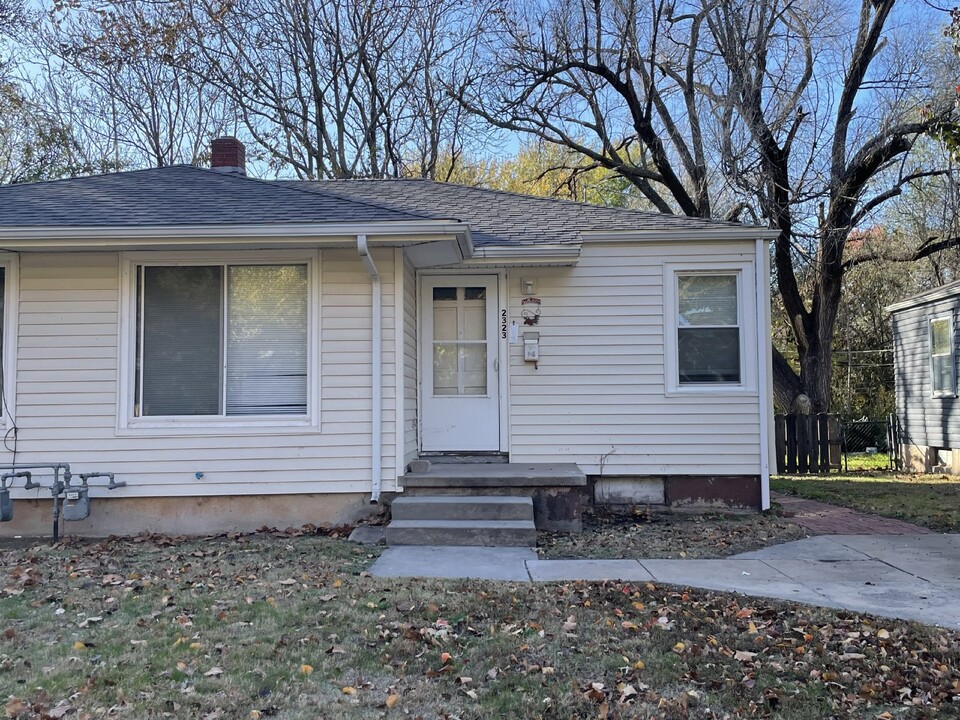 2323 S Belmont St in Wichita, KS - Building Photo