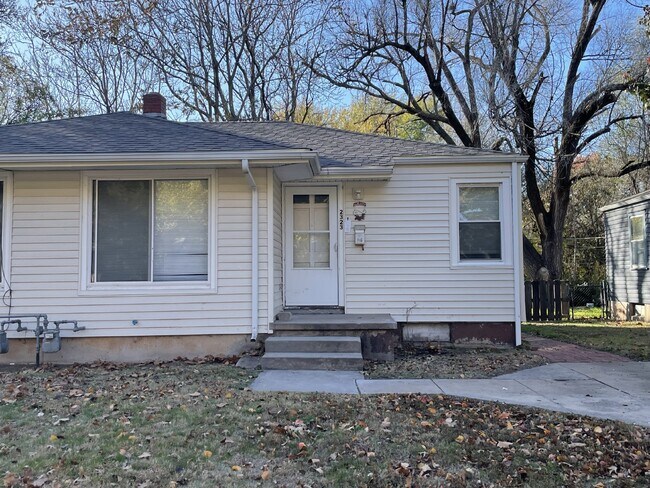 2323 S Belmont St in Wichita, KS - Building Photo - Building Photo