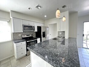 72714 Willow St in Palm Desert, CA - Foto de edificio - Building Photo