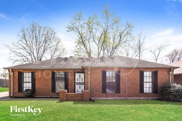 6597 Old Squaw Cove in Memphis, TN - Building Photo