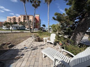 100 Boca Ciega Dr in Madeira Beach, FL - Building Photo - Building Photo