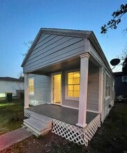 702 Rosedale St in La Marque, TX - Building Photo - Building Photo