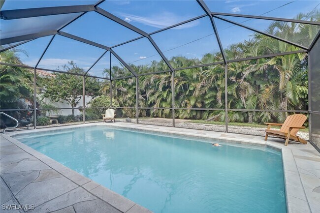 619 98th Ave N in Naples, FL - Foto de edificio - Building Photo