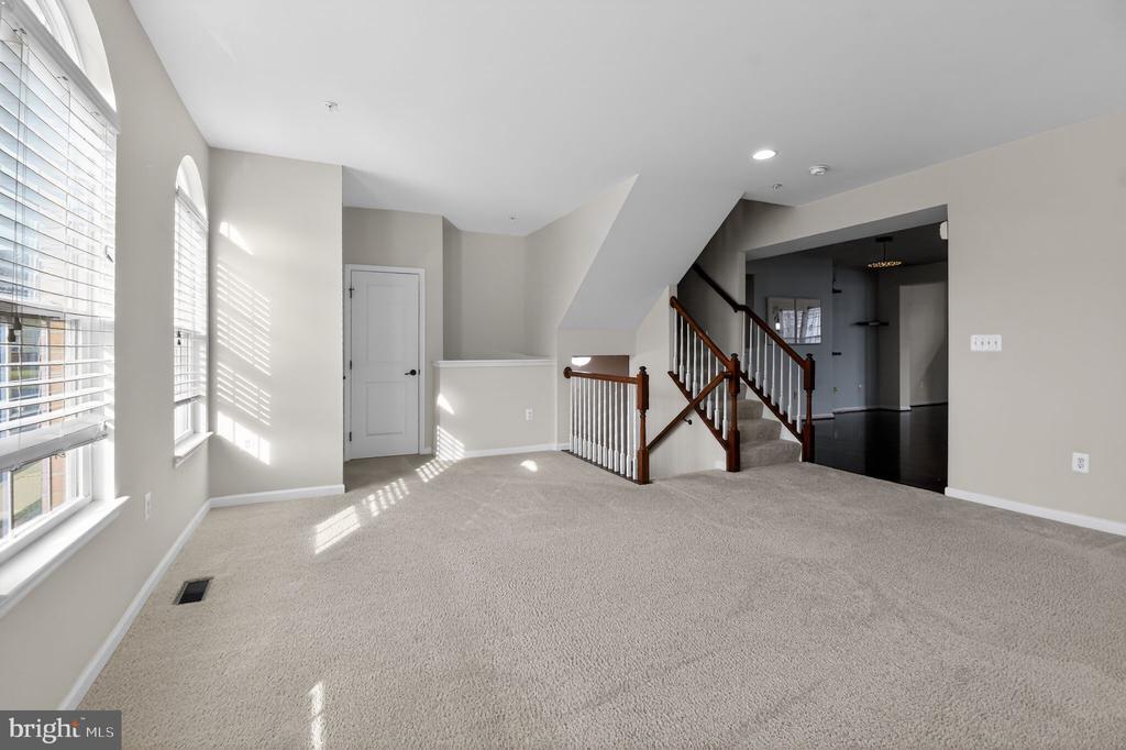 22609 Winding Woods Way in Clarksburg, MD - Building Photo