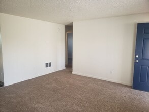 4452 SE 61st Ave in Portland, OR - Building Photo - Building Photo