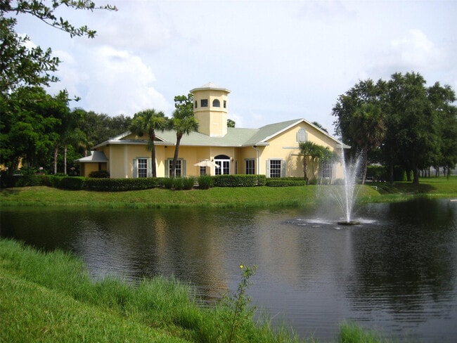 1529 Meadows Cir W in Boynton Beach, FL - Building Photo - Building Photo