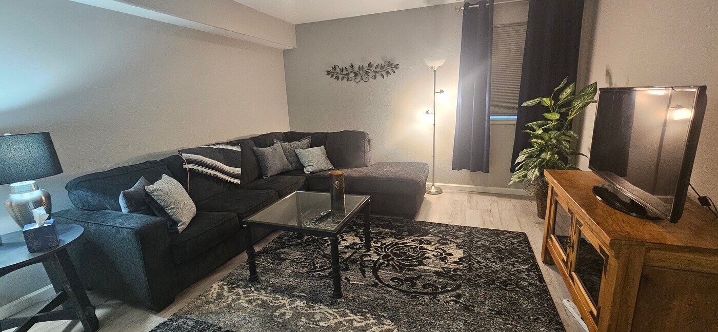 1904 S Carr St in Lakewood, CO - Building Photo