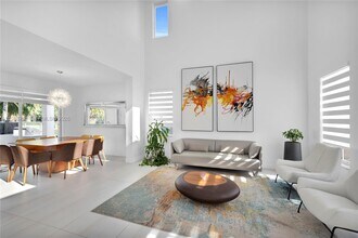 1176 Cedar Falls Dr in Weston, FL - Building Photo - Building Photo