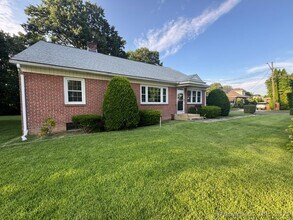 1 Munda Dr in Enfield, CT - Building Photo - Building Photo